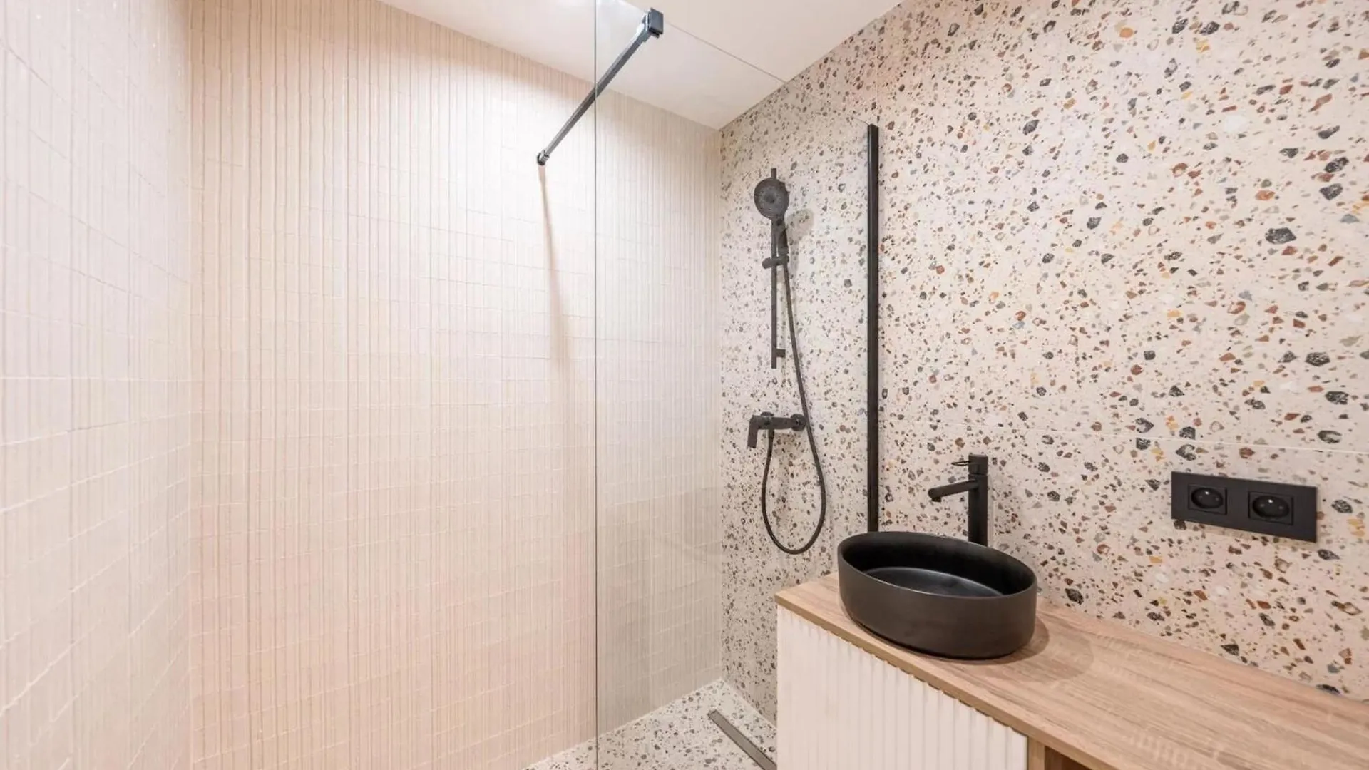 Ref 1992- Rental Apartment Cannes Center 0*,